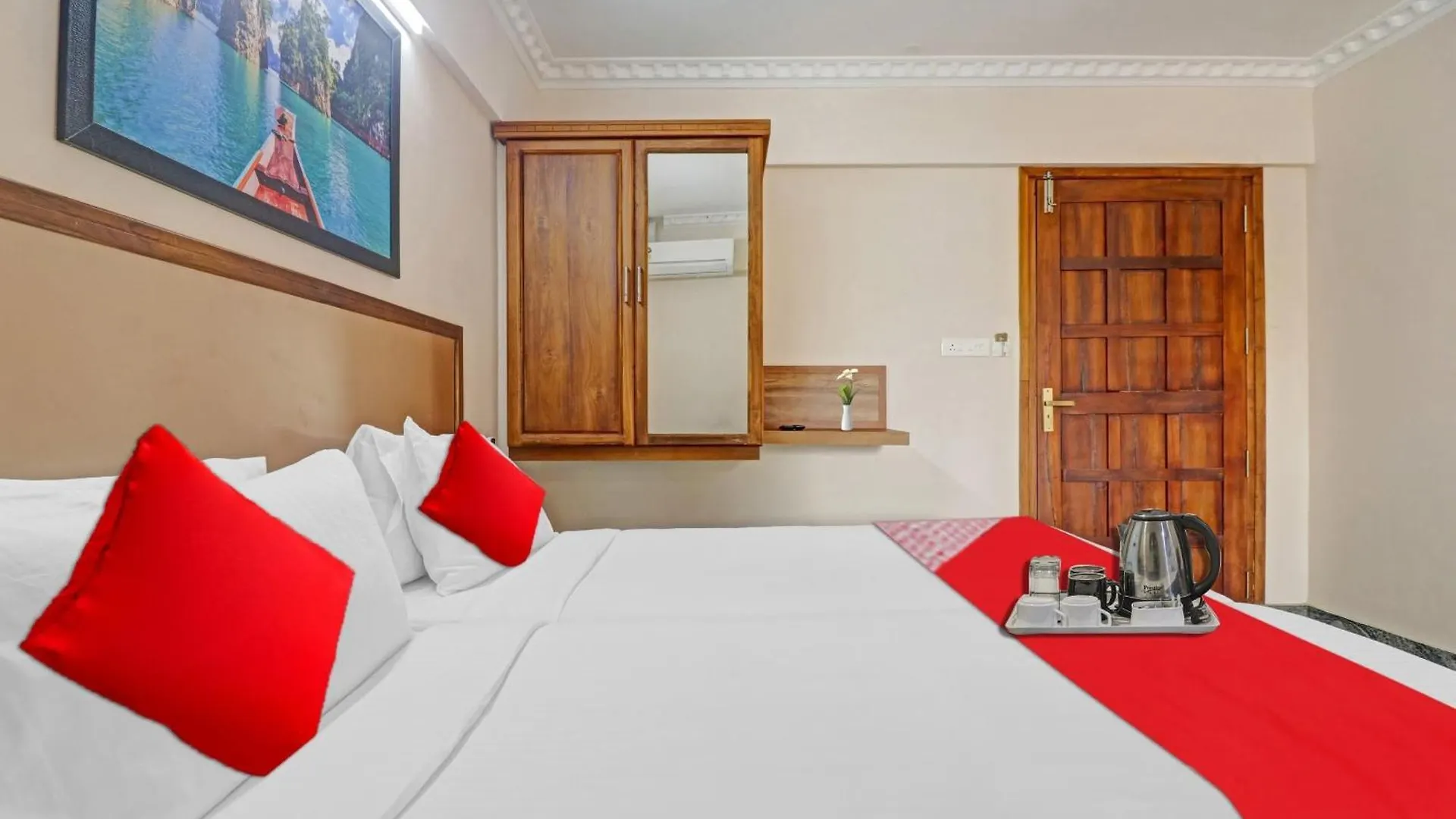 Hotel O Poptavern Premium Thiruvananthapuram