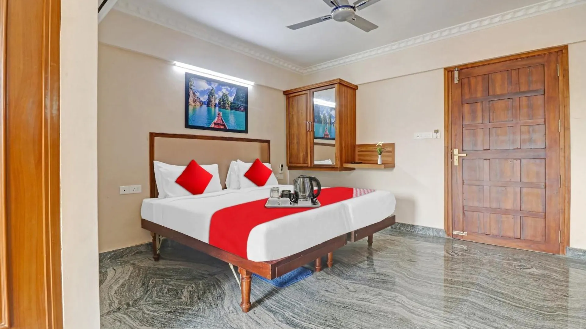Hotel O Poptavern Premium Thiruvananthapuram 3*,