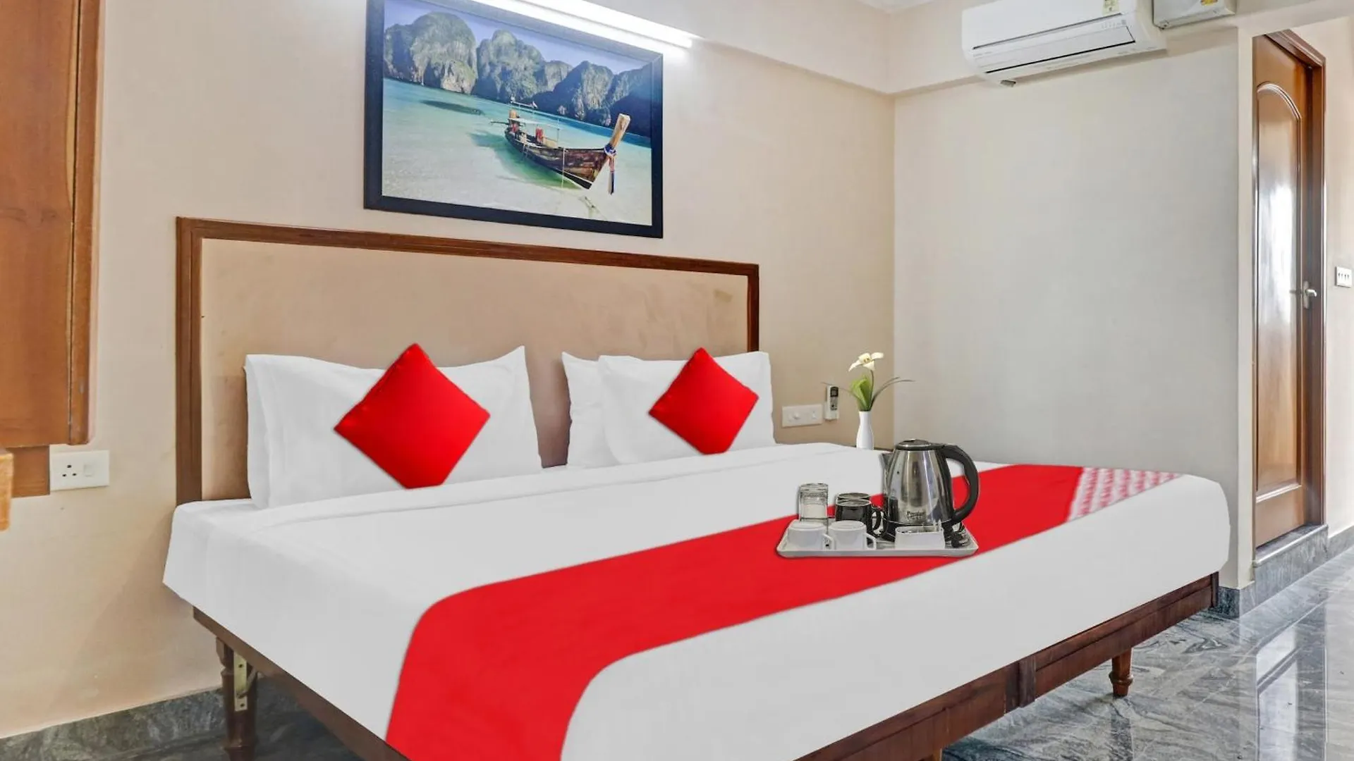 Hotel O Poptavern Premium Thiruvananthapuram