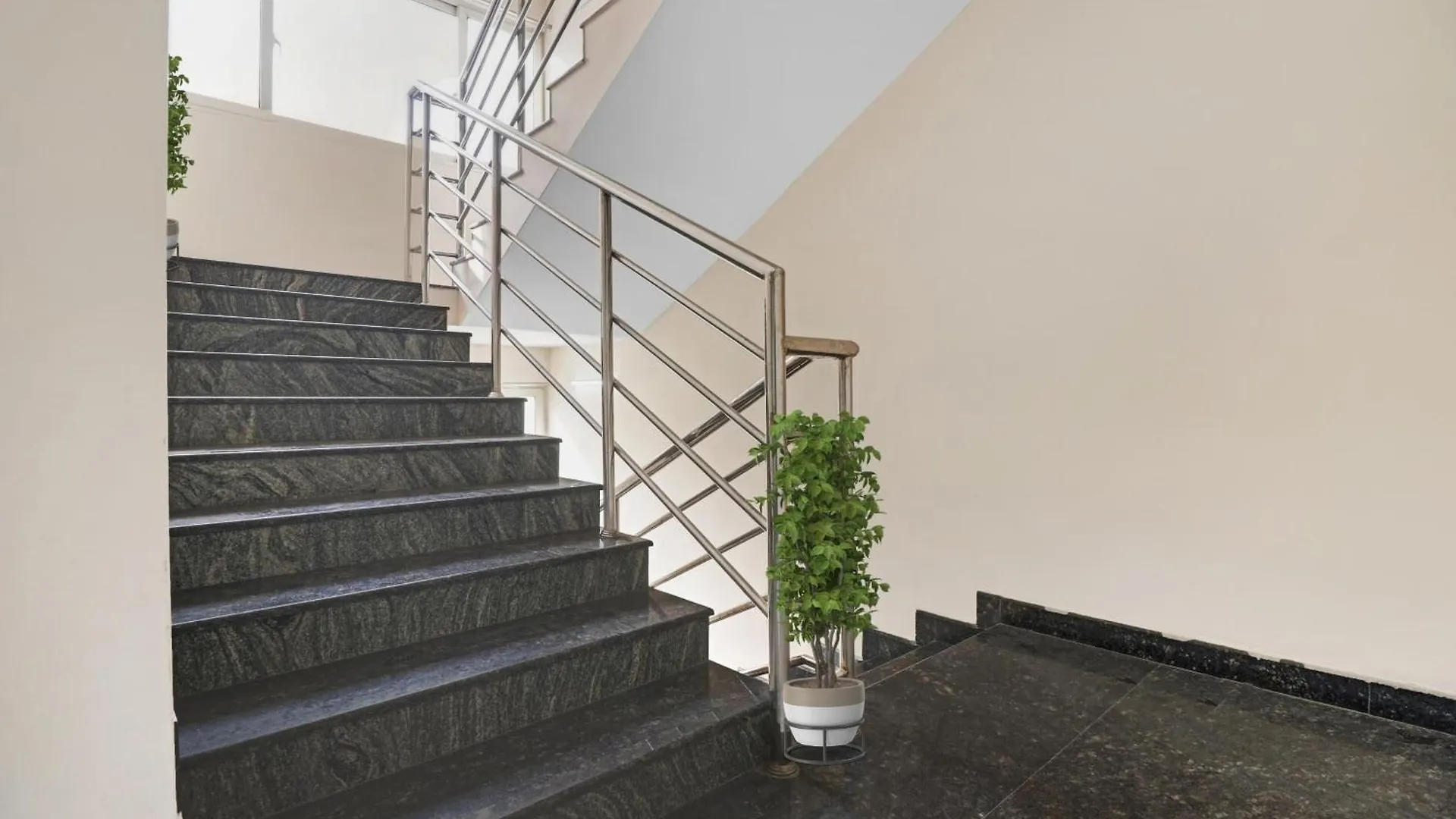 Hotel O Poptavern Premium Thiruvananthapuram